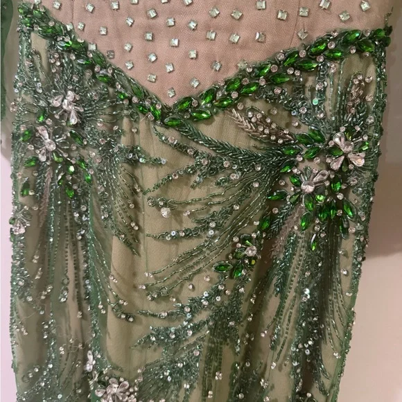 Elegant Green Beaded Evening Dress - Picture 6 of 7